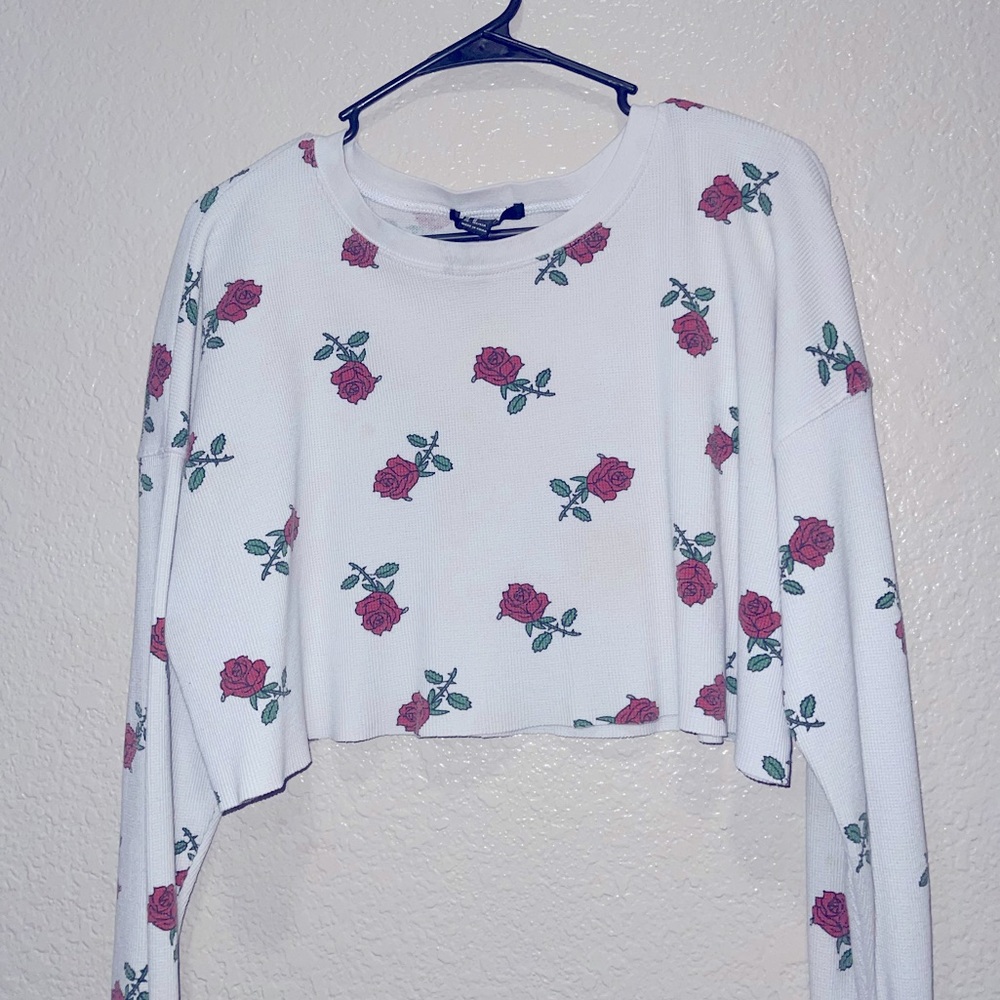 Red Rose Design Long Sleeve Crop Top Size Medium. GREAT CONDITION!